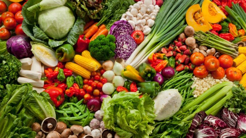 تصویری از تعداد زیادی انواع سبزیجات و سیفیجات